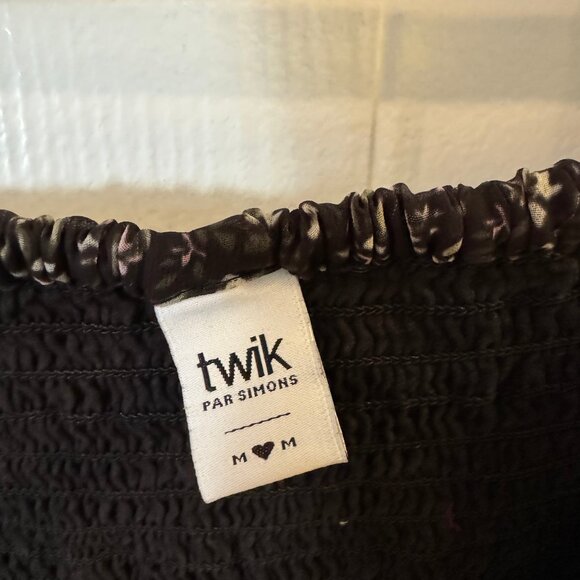 💥TWIK BLACK DRESS WITH FLOWERS💥✨PERFECT CONDITION✨ ⁉️ MAKE AN OFFER ⁉️ - Picture 5 of 5